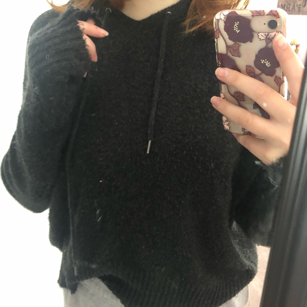 AMERICAN EAGLE black ripped sweater